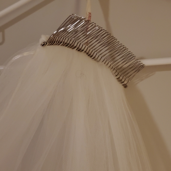 💙Wedding veil 👰. 35" long and extends to 50" width.💙 - Picture 6 of 6